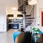 Guesthost - Cozy In Colonna San Marco With View Apartment *