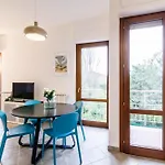 Guesthost - Cozy In Colonna San Marco With View Siena