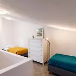Guesthost - Cozy In Colonna San Marco With View Apartment